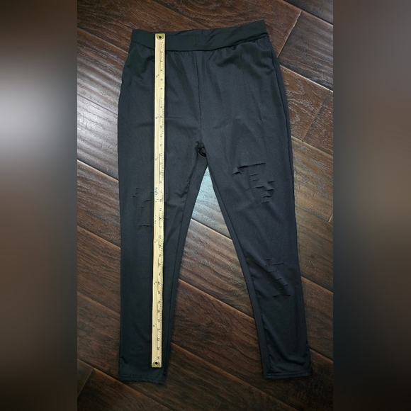 SHEIN Black Leggings with Elastic Waistband and Tapered Fit - Picture 2 of 10